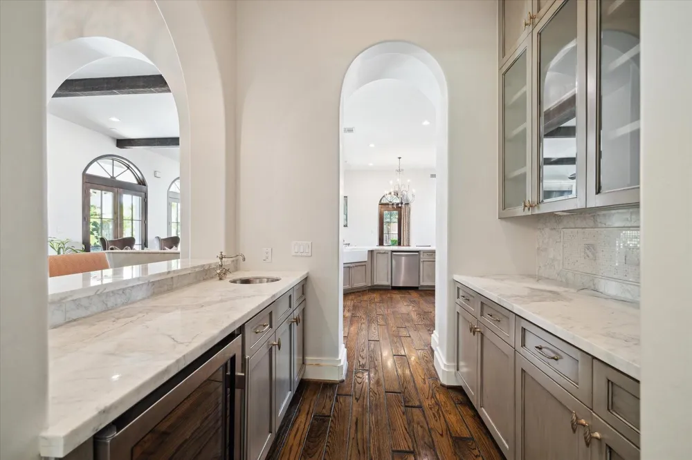 5556 Lynbrook Drive Houston, TX 77056