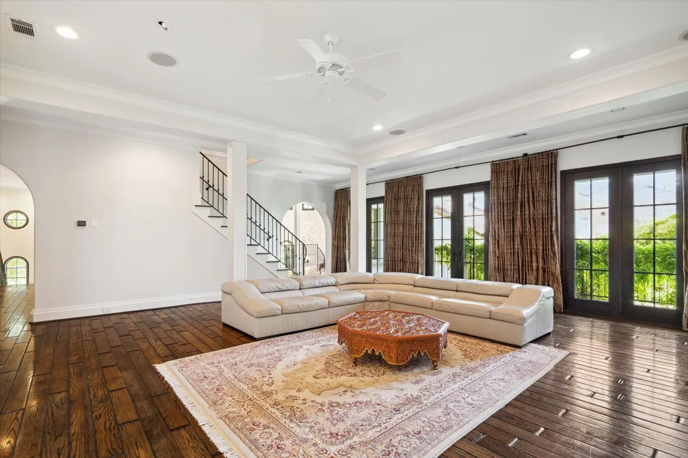 5556 Lynbrook Drive Houston, TX 77056