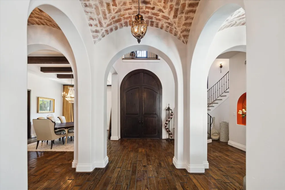 5556 Lynbrook Drive Houston, TX 77056