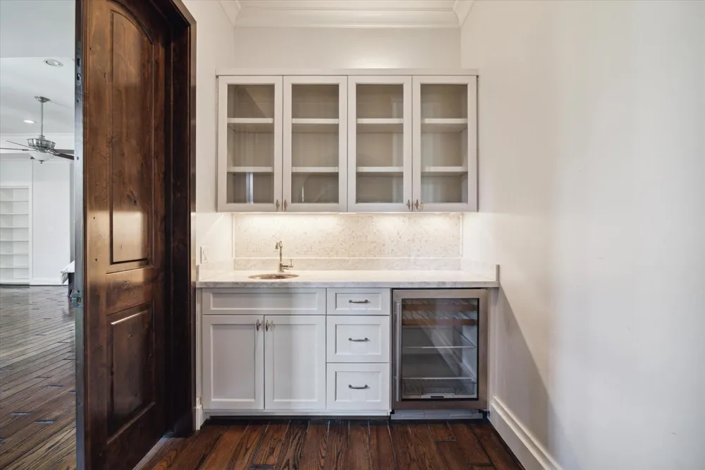 5556 Lynbrook Drive Houston, TX 77056