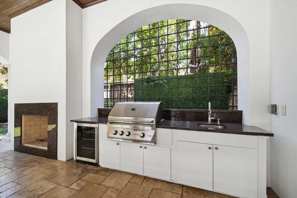 5556 Lynbrook Drive Houston, TX 77056