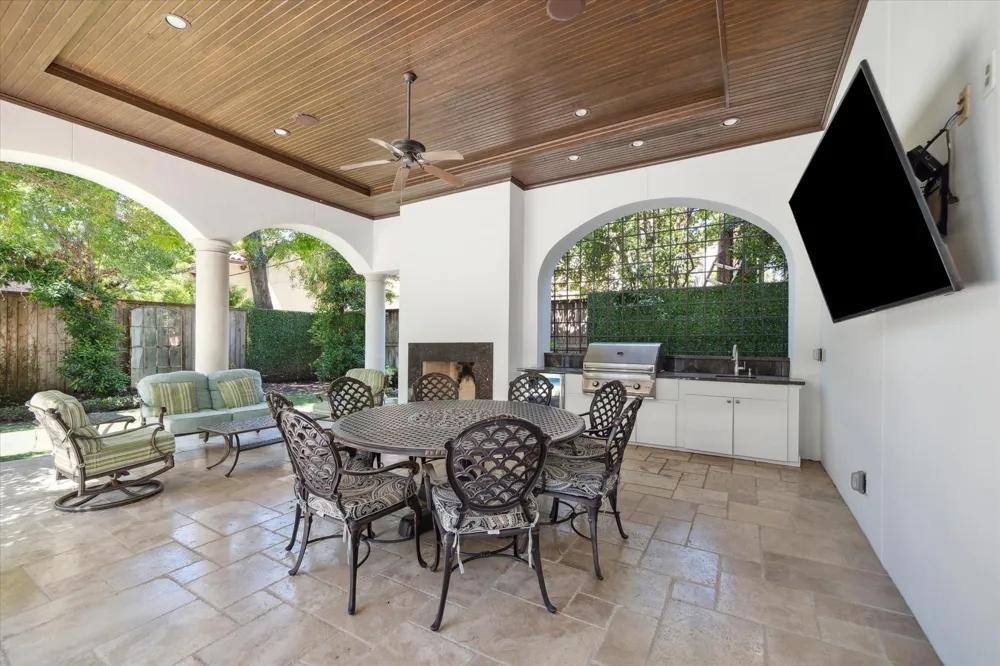 5556 Lynbrook Drive Houston, TX 77056