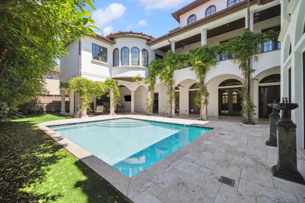 5556 Lynbrook Drive Houston, TX 77056