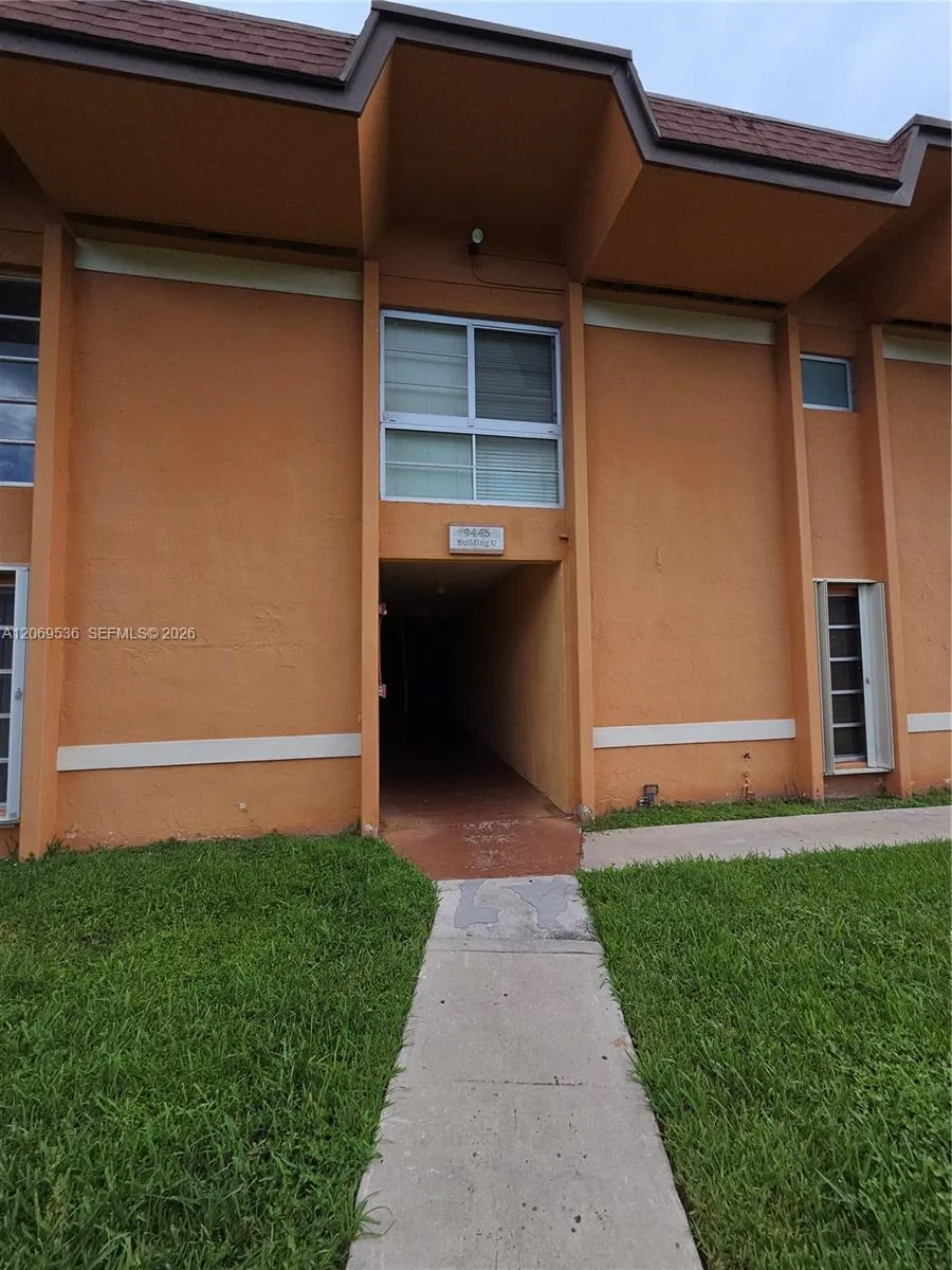 9445 SW 76th St #U1 Miami, FL 33173