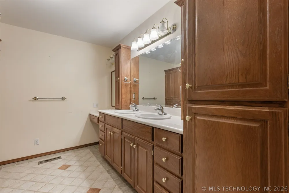 12811 E 133rd Street S Broken Arrow, OK 74011