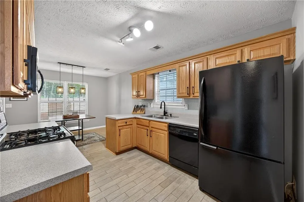 9899 Vista Circle Union City, GA 30291