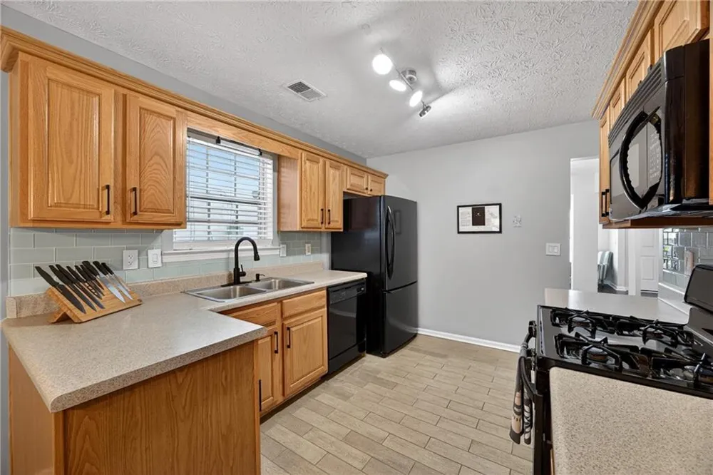 9899 Vista Circle Union City, GA 30291