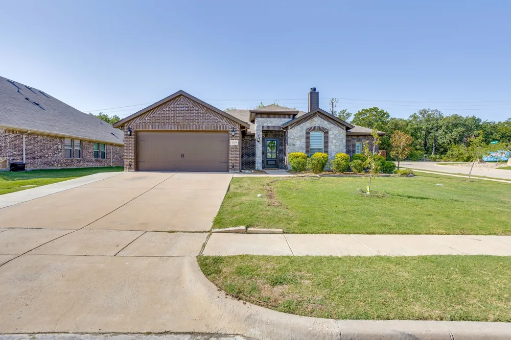 1533 Grassy Meadows Drive Burleson, TX 76058