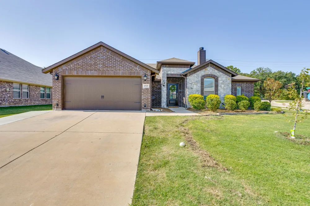 1533 Grassy Meadows Drive Burleson, TX 76058