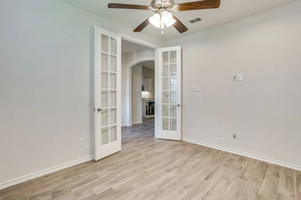 1533 Grassy Meadows Drive Burleson, TX 76058