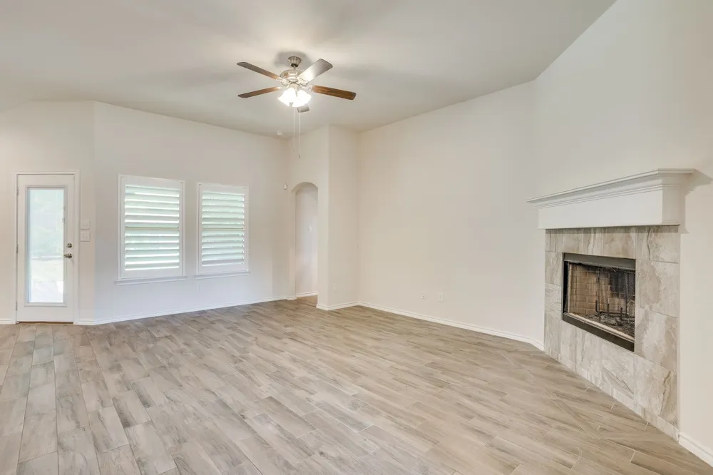 1533 Grassy Meadows Drive Burleson, TX 76058