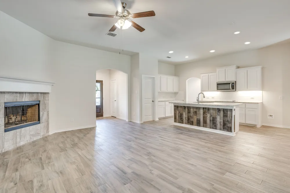 1533 Grassy Meadows Drive Burleson, TX 76058
