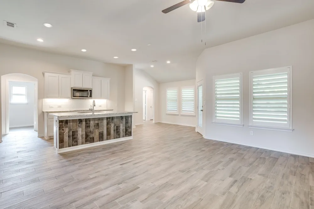 1533 Grassy Meadows Drive Burleson, TX 76058