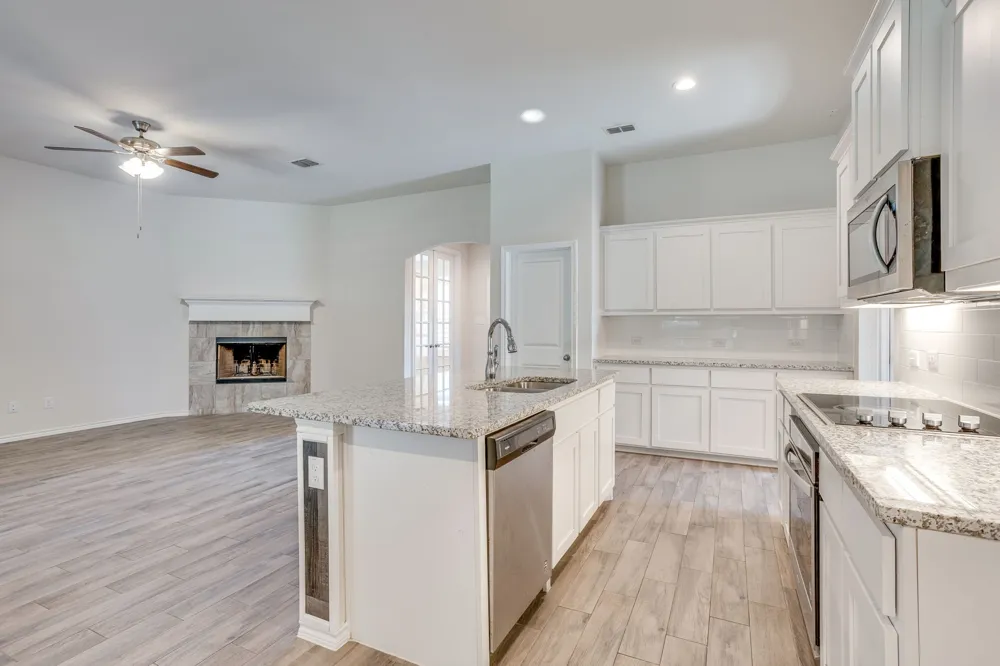 1533 Grassy Meadows Drive Burleson, TX 76058