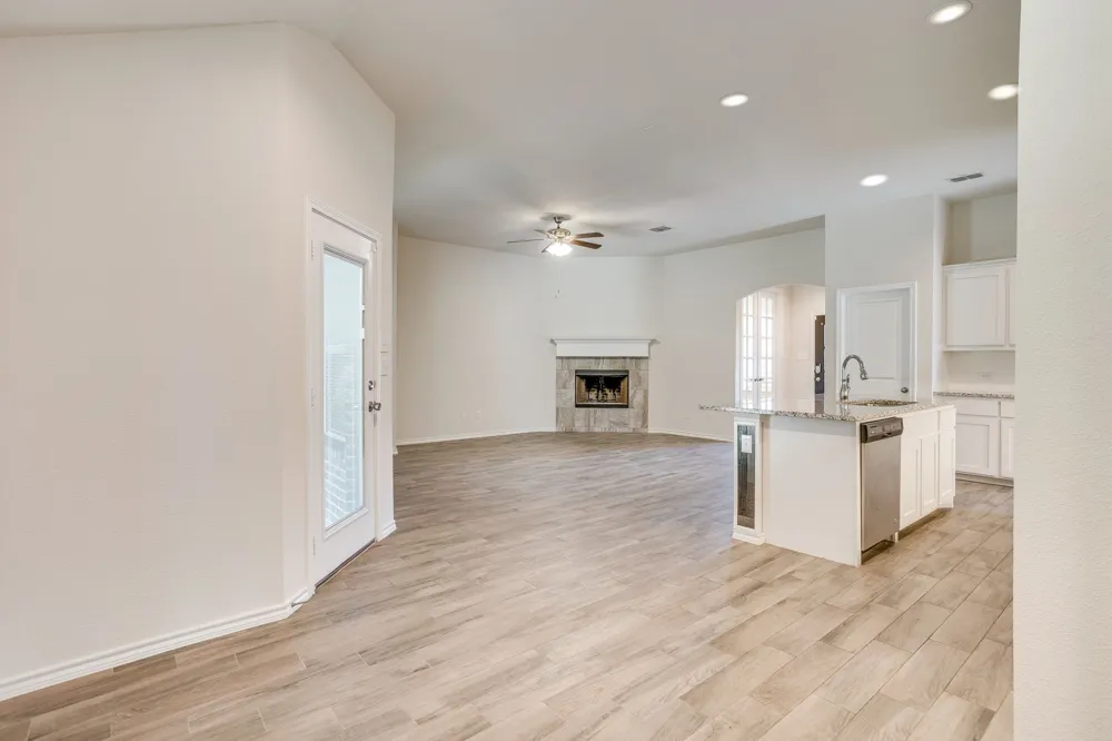 1533 Grassy Meadows Drive Burleson, TX 76058