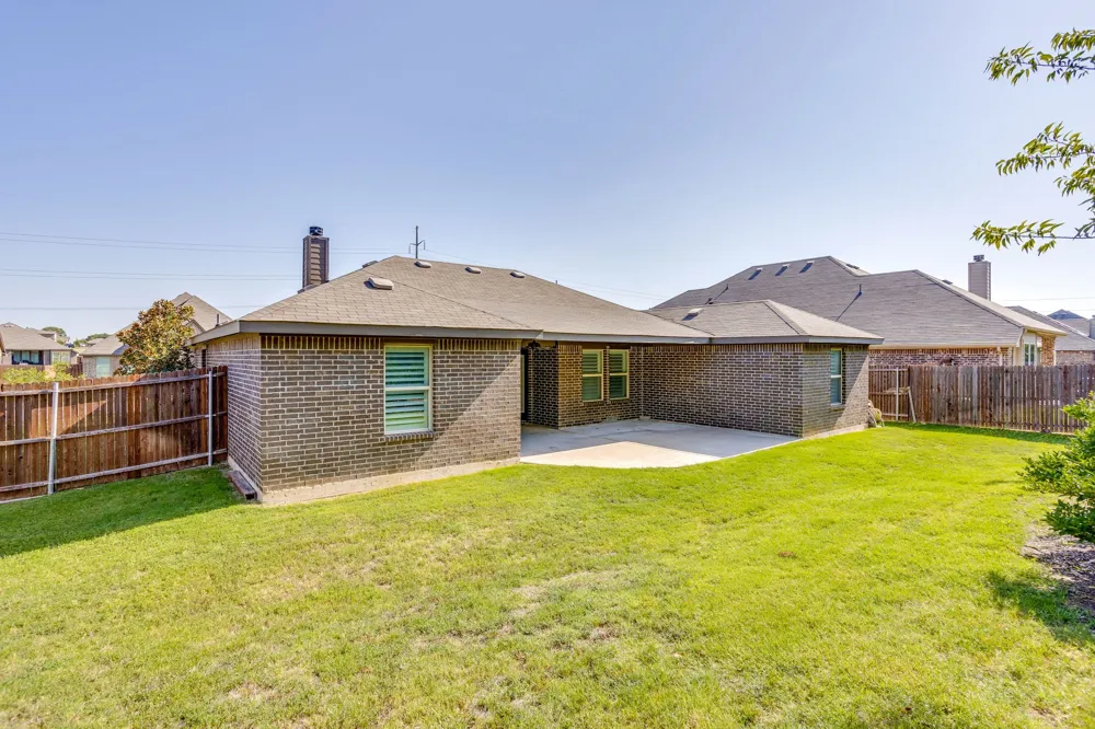 1533 Grassy Meadows Drive Burleson, TX 76058