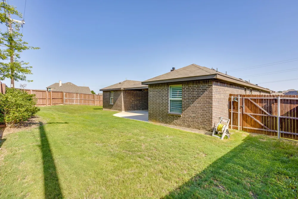 1533 Grassy Meadows Drive Burleson, TX 76058