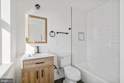 2400 W MONTGOMERY AVENUE #4
