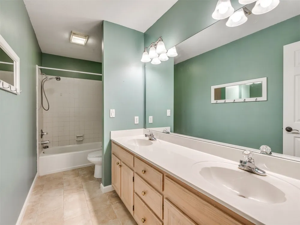 1004 S Yellowood Avenue Broken Arrow, OK 74012