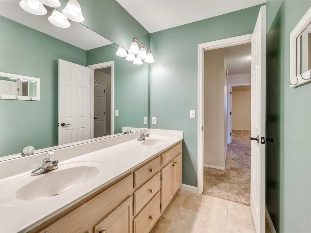 1004 S Yellowood Avenue Broken Arrow, OK 74012