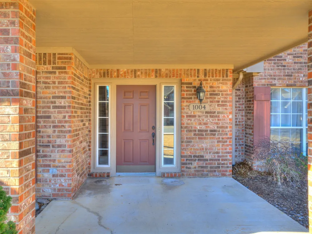 1004 S Yellowood Avenue Broken Arrow, OK 74012