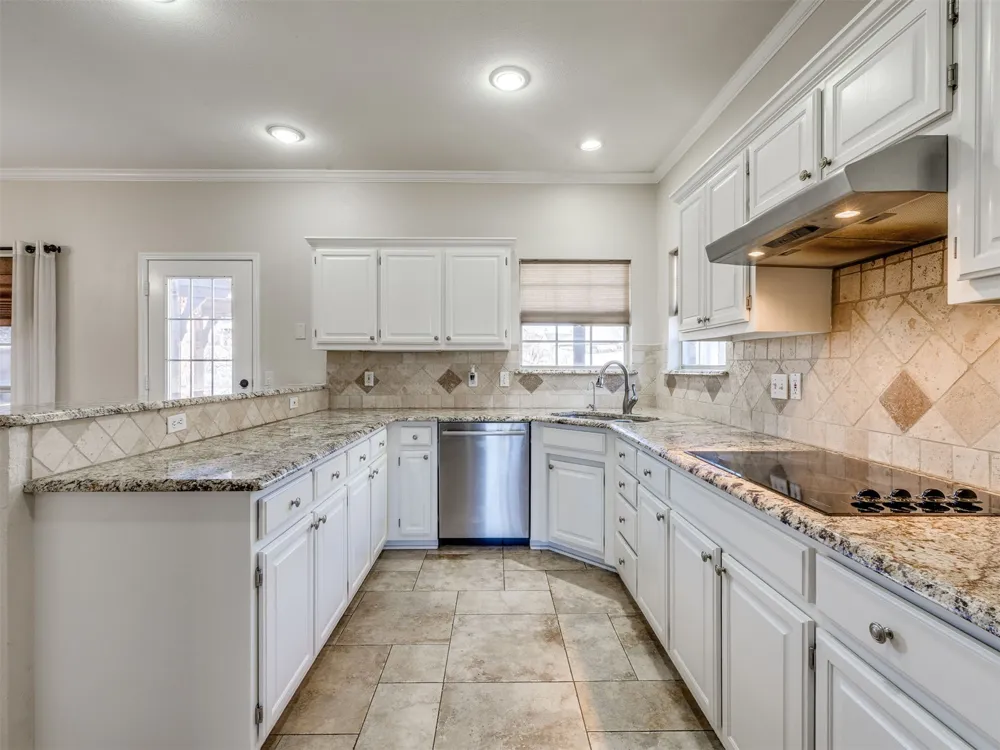1004 S Yellowood Avenue Broken Arrow, OK 74012