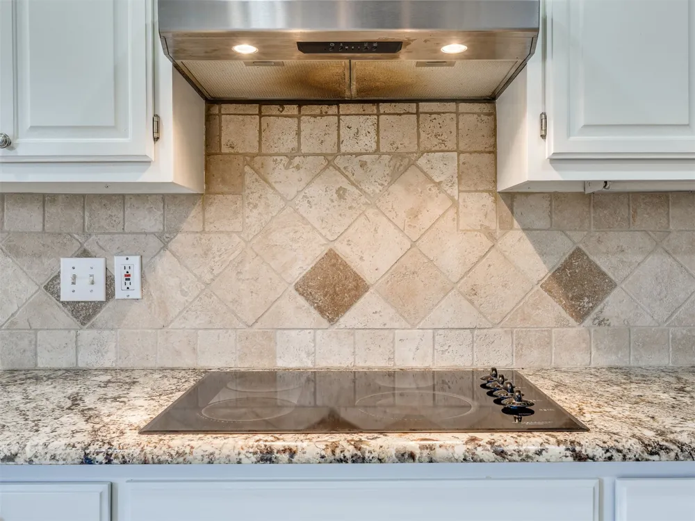 1004 S Yellowood Avenue Broken Arrow, OK 74012