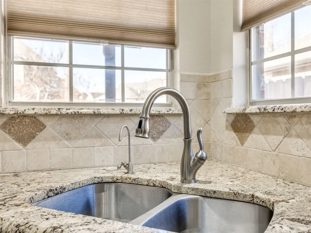 1004 S Yellowood Avenue Broken Arrow, OK 74012