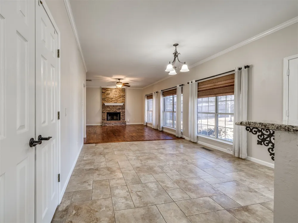 1004 S Yellowood Avenue Broken Arrow, OK 74012
