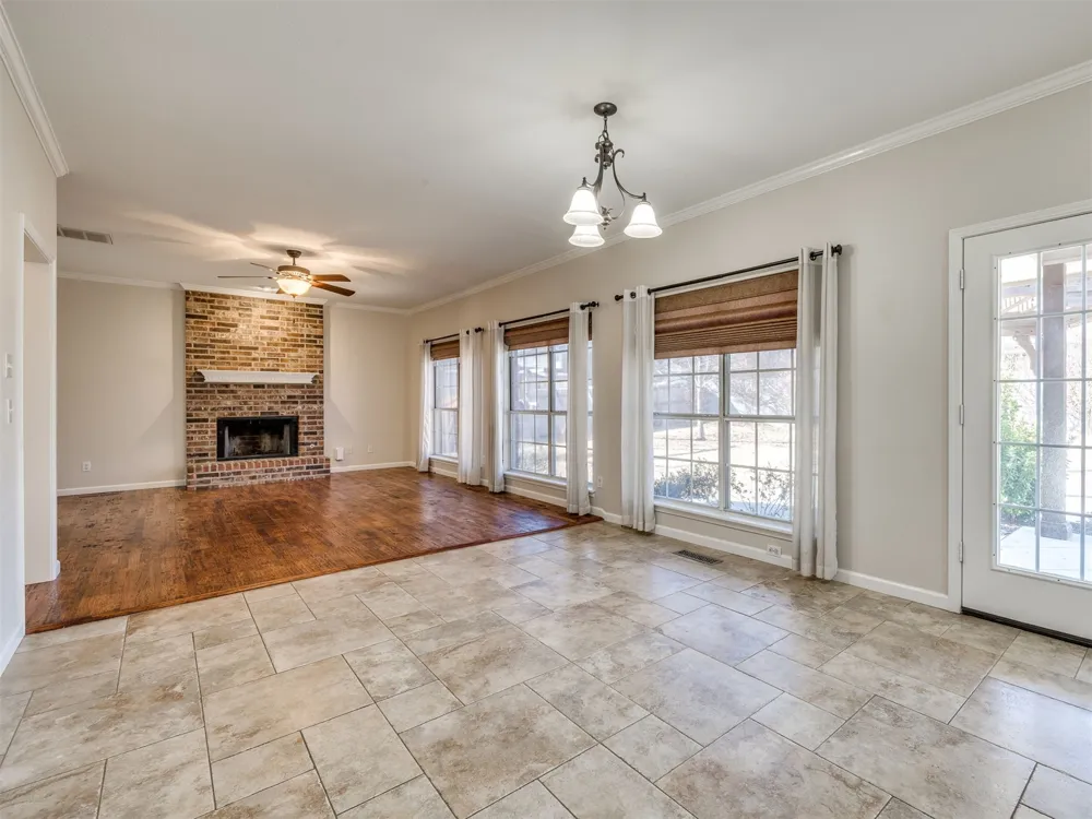 1004 S Yellowood Avenue Broken Arrow, OK 74012