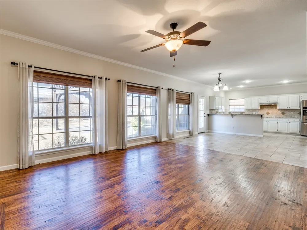 1004 S Yellowood Avenue Broken Arrow, OK 74012