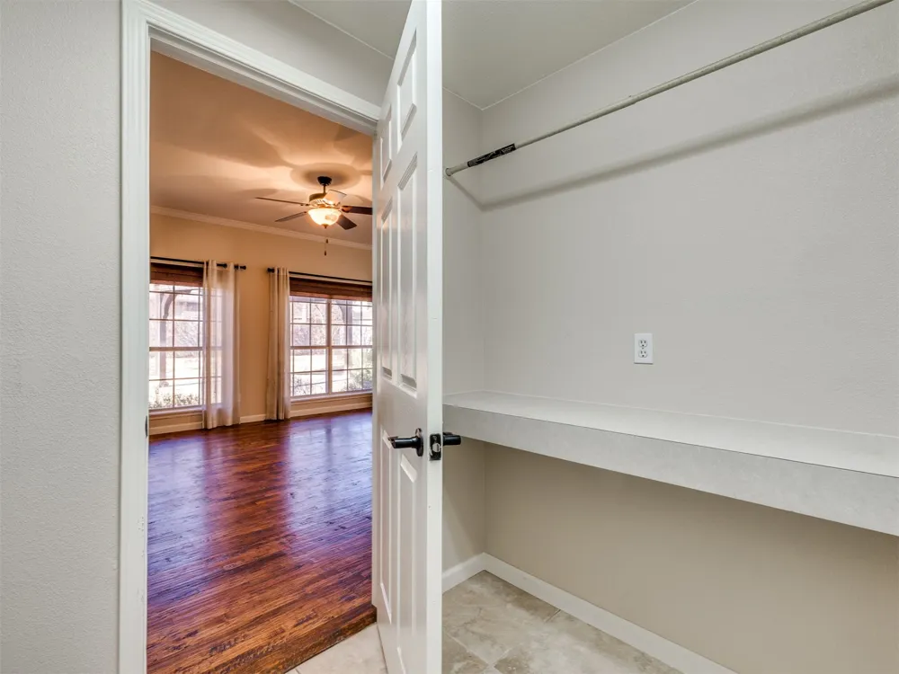 1004 S Yellowood Avenue Broken Arrow, OK 74012