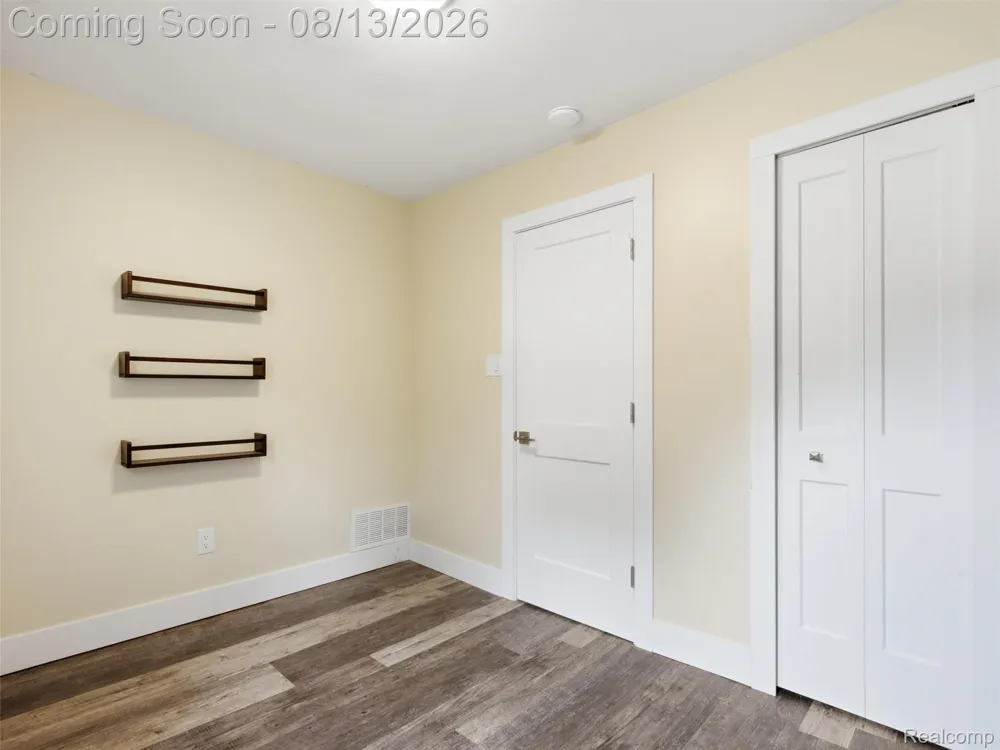 1039 Ennest Boulevard White Lake Charter Township, MI 48386