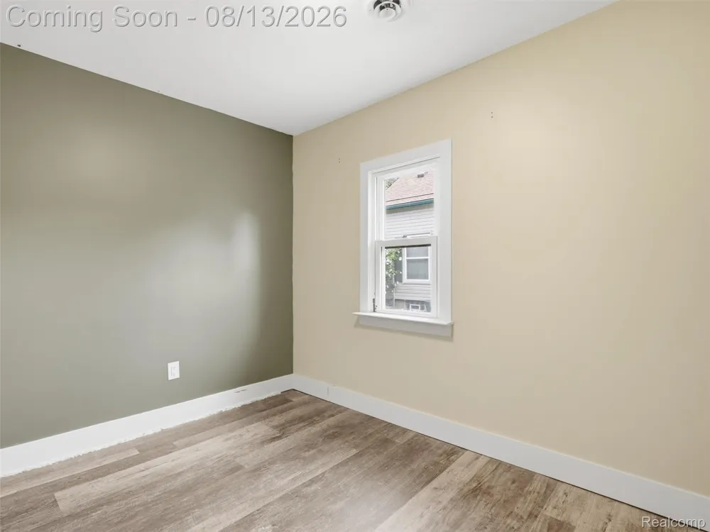 1039 Ennest Boulevard White Lake Charter Township, MI 48386