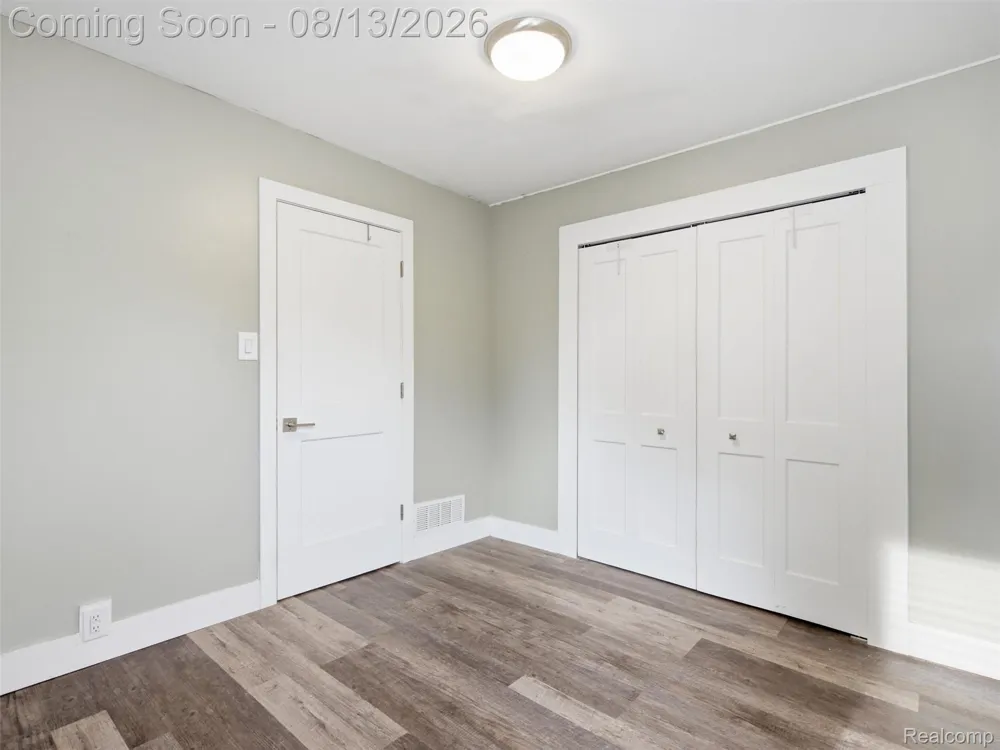 1039 Ennest Boulevard White Lake Charter Township, MI 48386