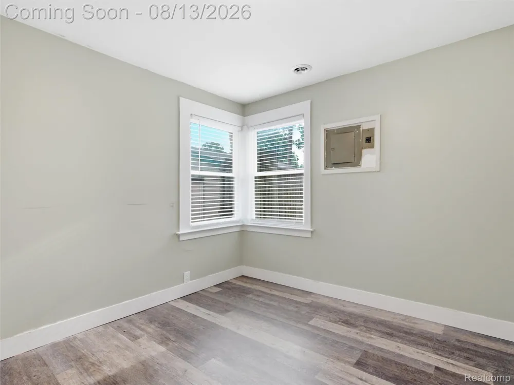 1039 Ennest Boulevard White Lake Charter Township, MI 48386
