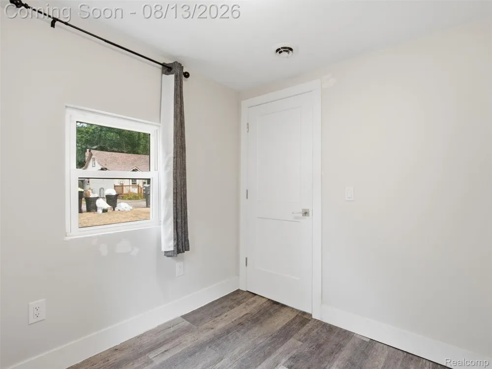 1039 Ennest Boulevard White Lake Charter Township, MI 48386