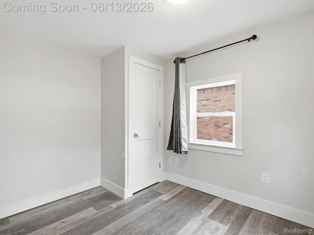 1039 Ennest Boulevard White Lake Charter Township, MI 48386