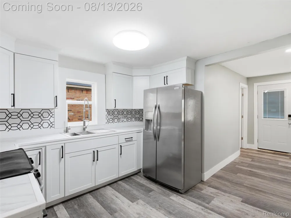 1039 Ennest Boulevard White Lake Charter Township, MI 48386