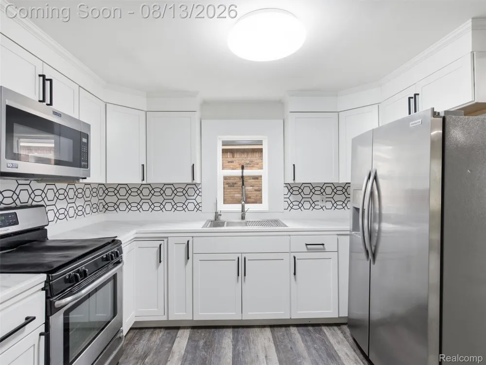 1039 Ennest Boulevard White Lake Charter Township, MI 48386