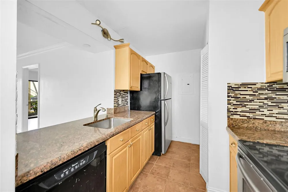 10022 Winding Lake Road #102 Sunrise, FL 33351
