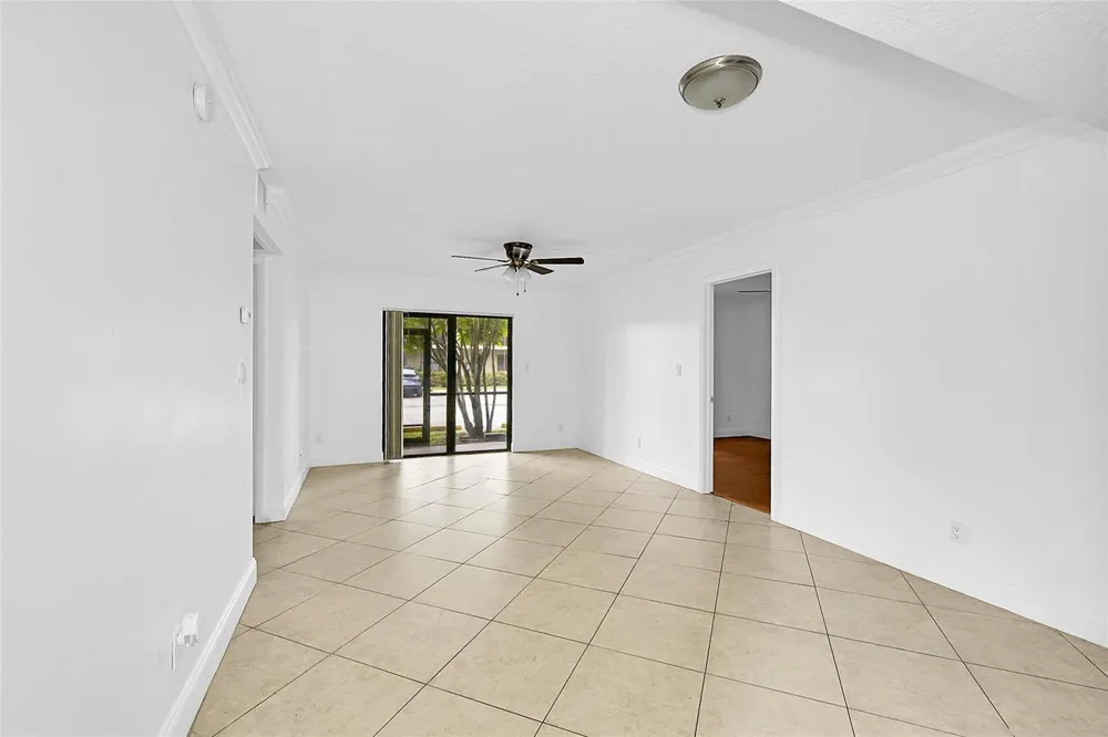 10022 Winding Lake Road #102 Sunrise, FL 33351