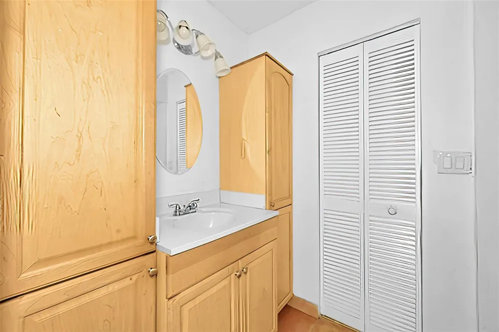 10022 Winding Lake Road #102 Sunrise, FL 33351