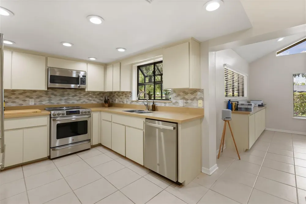 956 STONEWOOD LANE Maitland, FL 32751