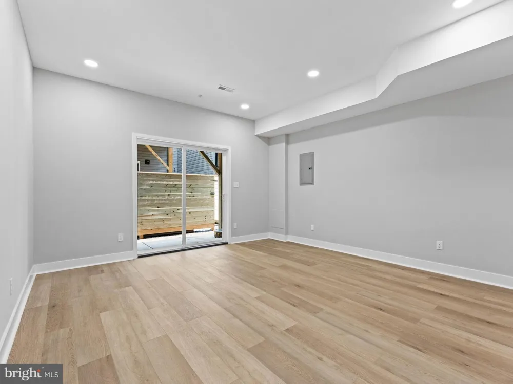 5220 9TH STREET Philadelphia, PA 19141