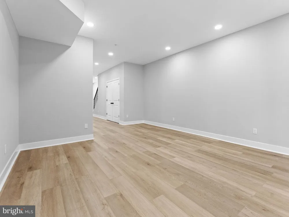 5220 9TH STREET Philadelphia, PA 19141