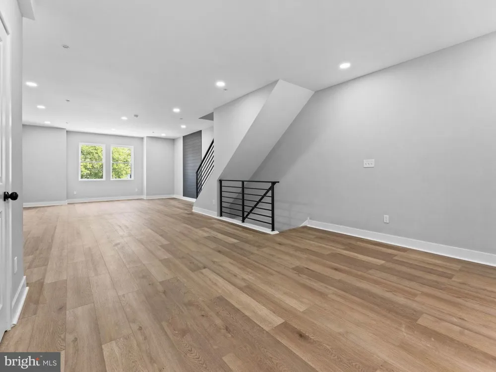 5220 9TH STREET Philadelphia, PA 19141