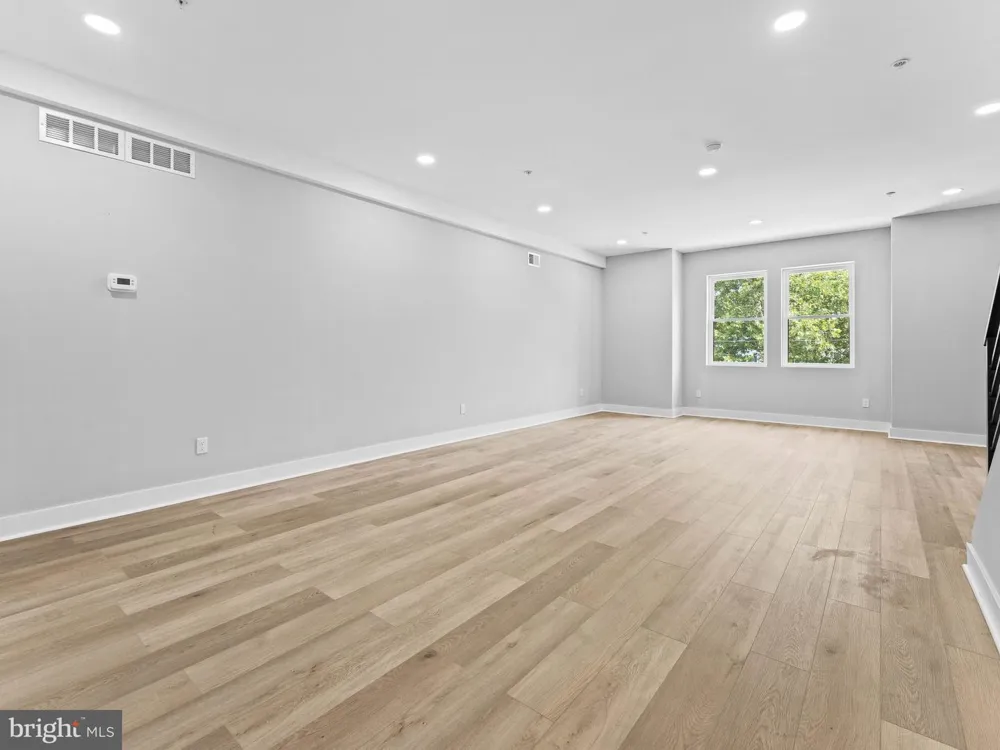 5220 9TH STREET Philadelphia, PA 19141