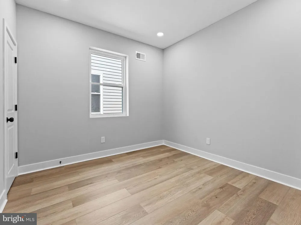 5220 9TH STREET Philadelphia, PA 19141