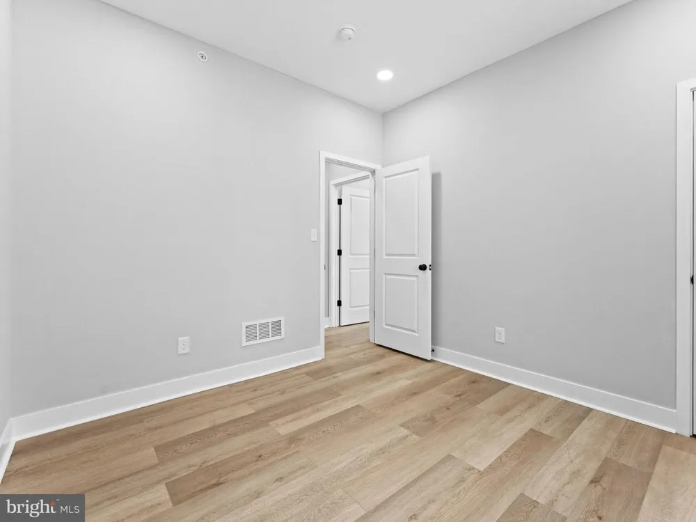 5220 9TH STREET Philadelphia, PA 19141